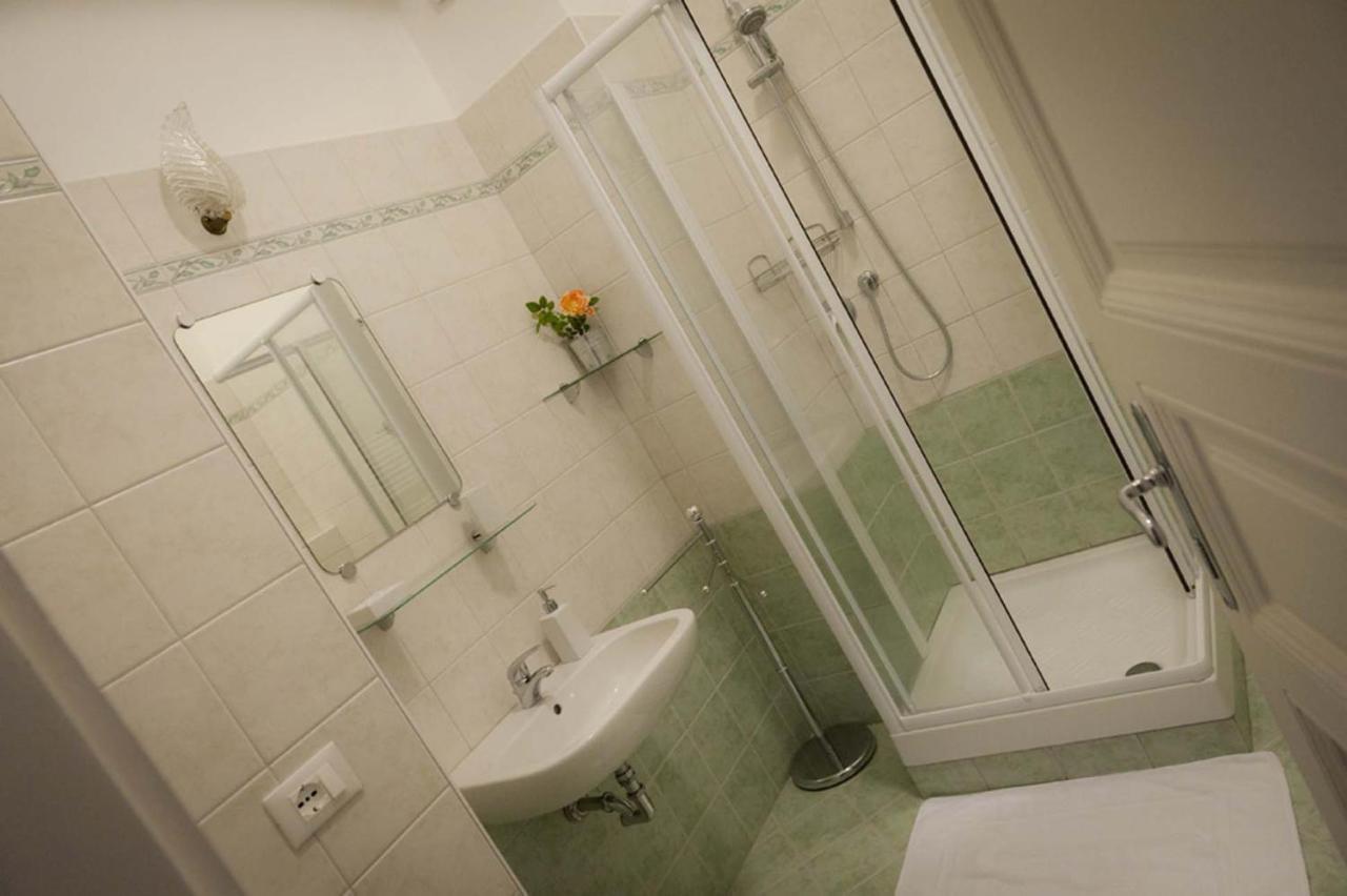 Domus Liberta - Boutique Rooms ตรีเอสเต ภายนอก รูปภาพ